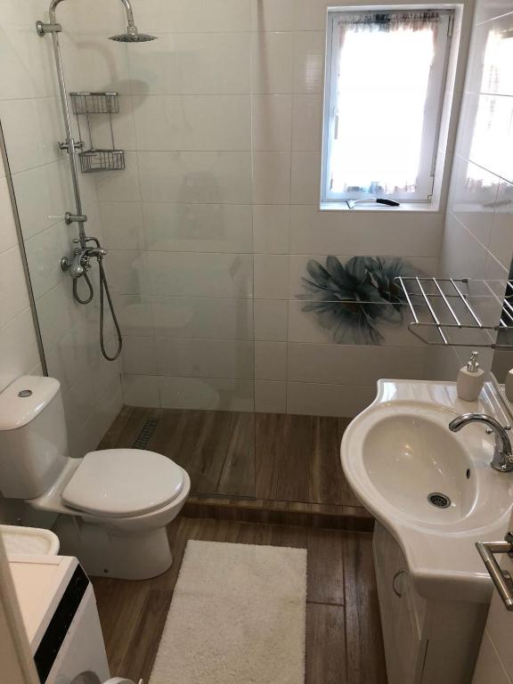 Kúpeľňa v ubytovaní Zadar Booking Villa Franov with Pool, 10 min from the Old Town of Zadar