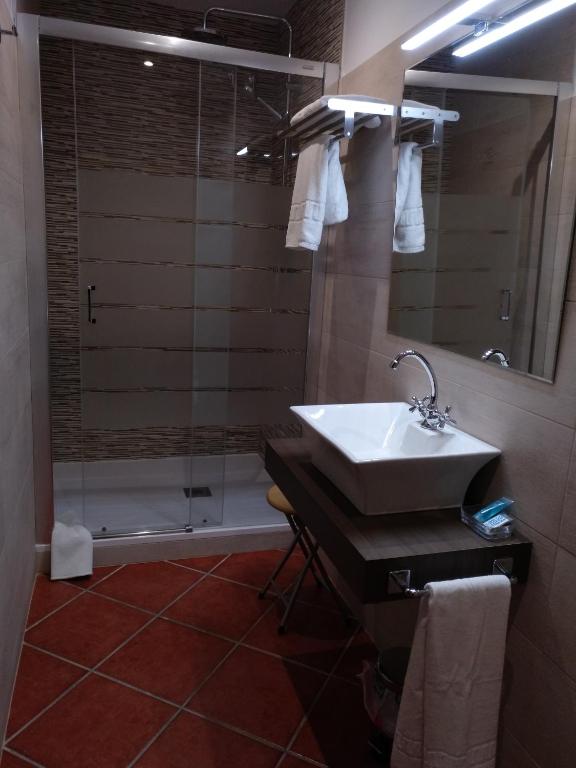 Koupelna v ubytování Mas Trucafort - Masia Braseria - Alojamiento Adults only