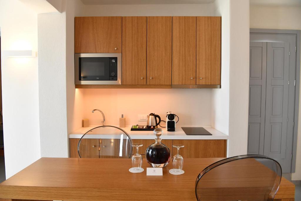 Nova Luxury Suites - 11