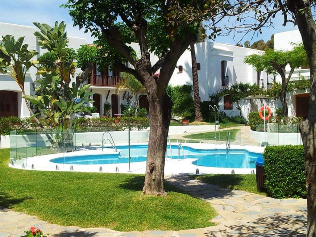 Bazén v ubytovaní Estepona - Playa - Villa en urbanización privada cerca del mar Da5 alebo v jeho blízkosti