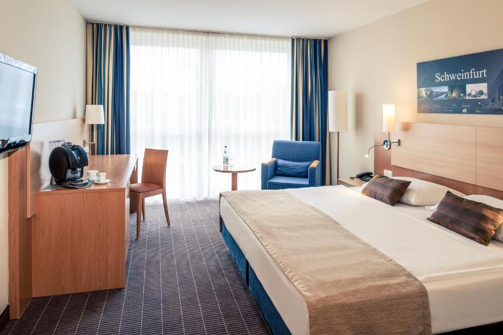 Postel nebo postele na pokoji v ubytování Mercure Hotel Schweinfurt Maininsel