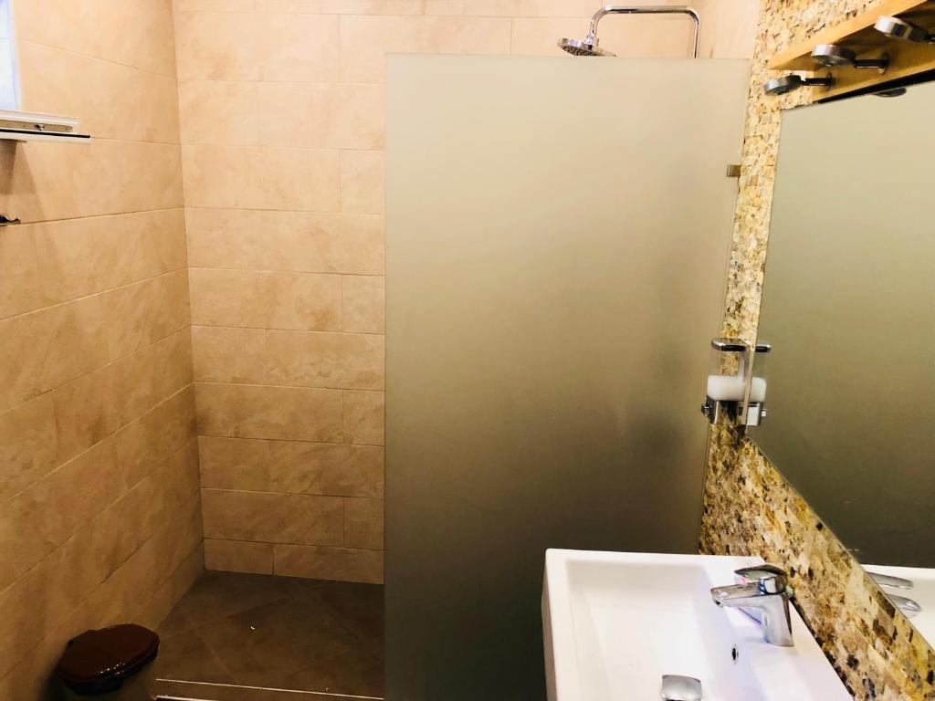 Koupelna v ubytování Bude Hostel