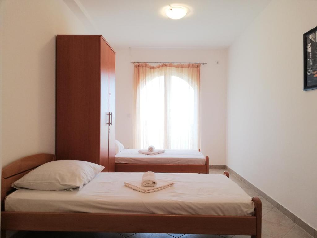 Postel nebo postele na pokoji v ubytování Apart Hotel Forte Roses Montenegro KO Buljarica