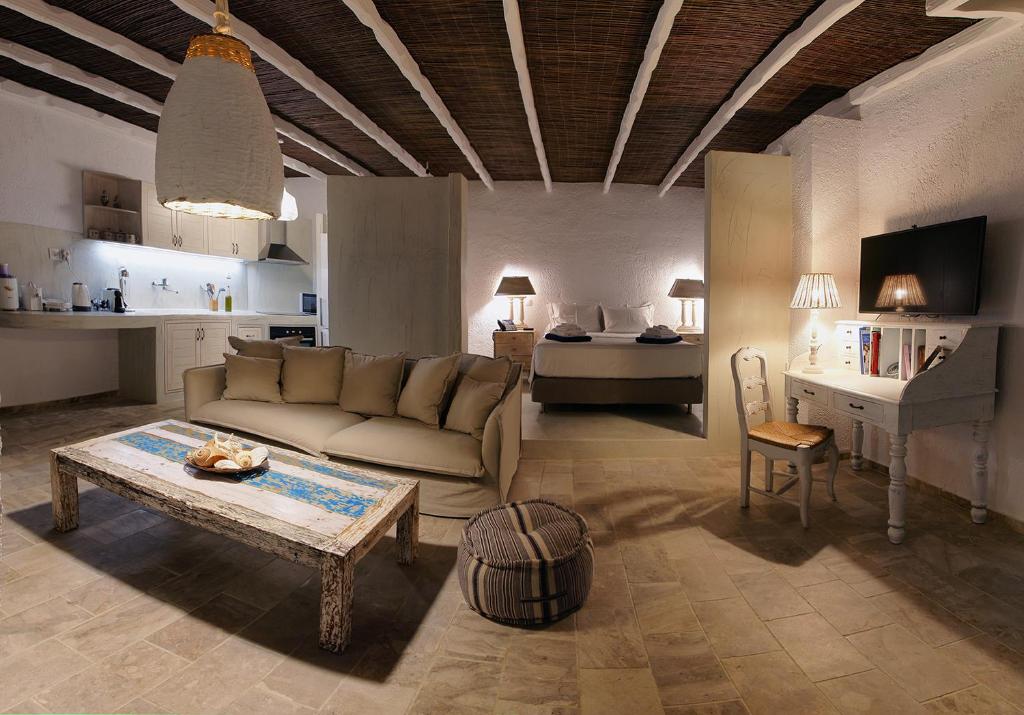 TV a/nebo společenská místnost v ubytování La Playa Boutique Apartments