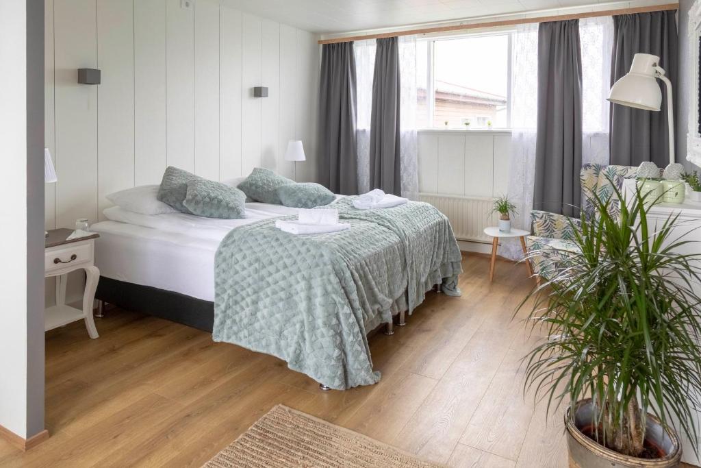 A bed or beds in a room at Private and peaceful one bedroom apartments