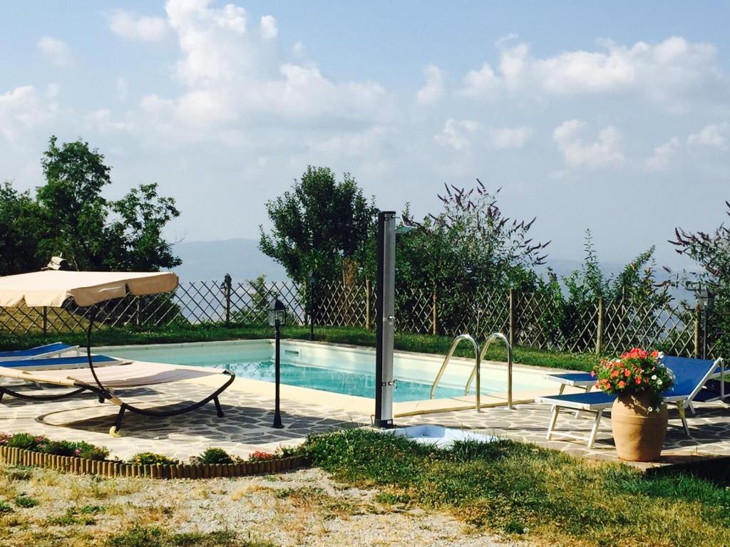Basen w obiekcie Agriturismo "Apparitoio" lub w pobliżu