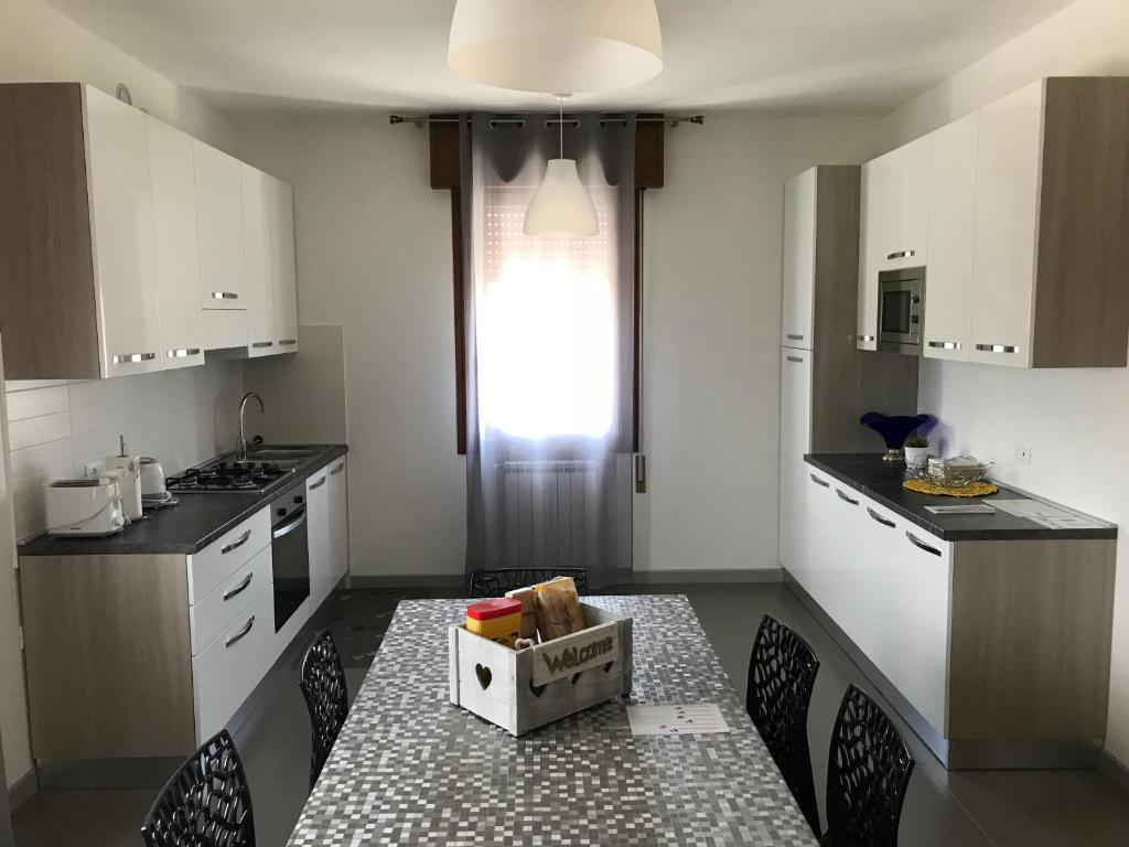 A kitchen or kitchenette at Gondola House