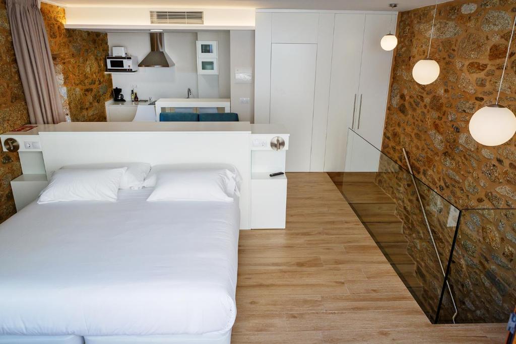 Posteľ alebo postele v izbe v ubytovaní A Bughina apartamentos