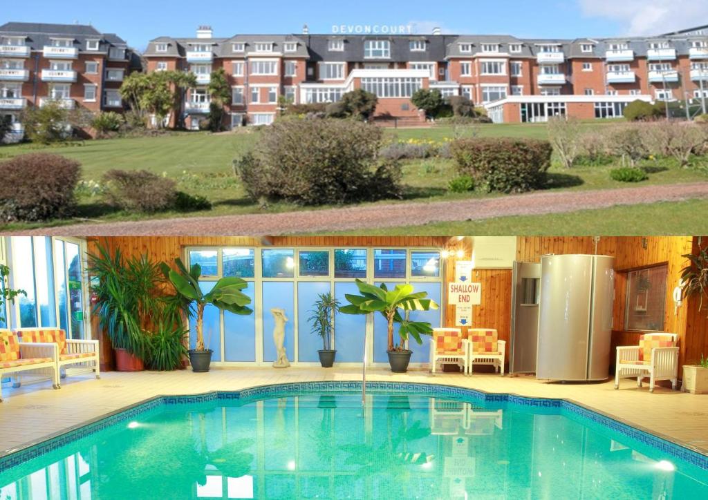 duas fotos de uma piscina em frente a um edifício em The Devoncourt Resort em Exmouth