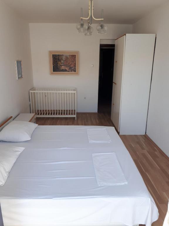 Postel nebo postele na pokoji v ubytování Apartmani Vuksanović