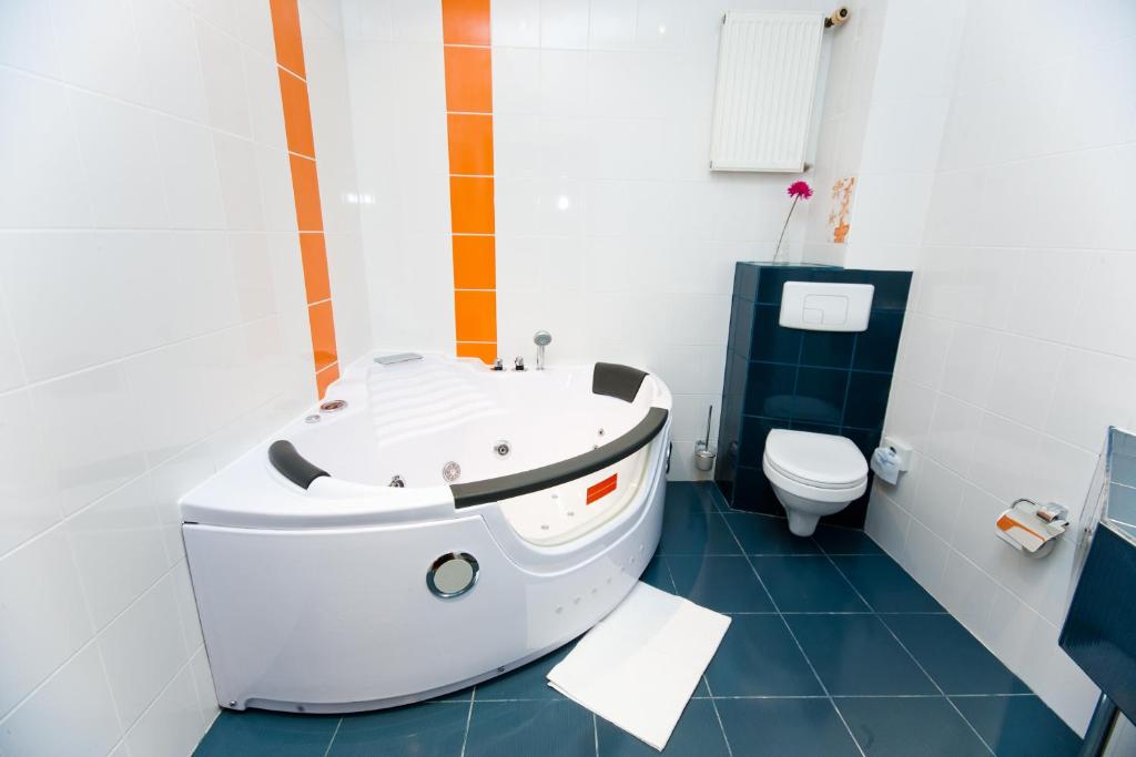 Koupelna v ubytování Hotel Malinowski Business
