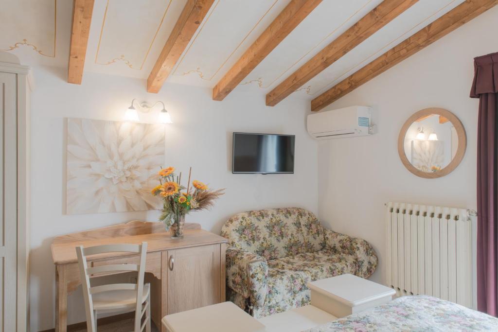 TV a/nebo společenská místnost v ubytování Village Hotel Lucia