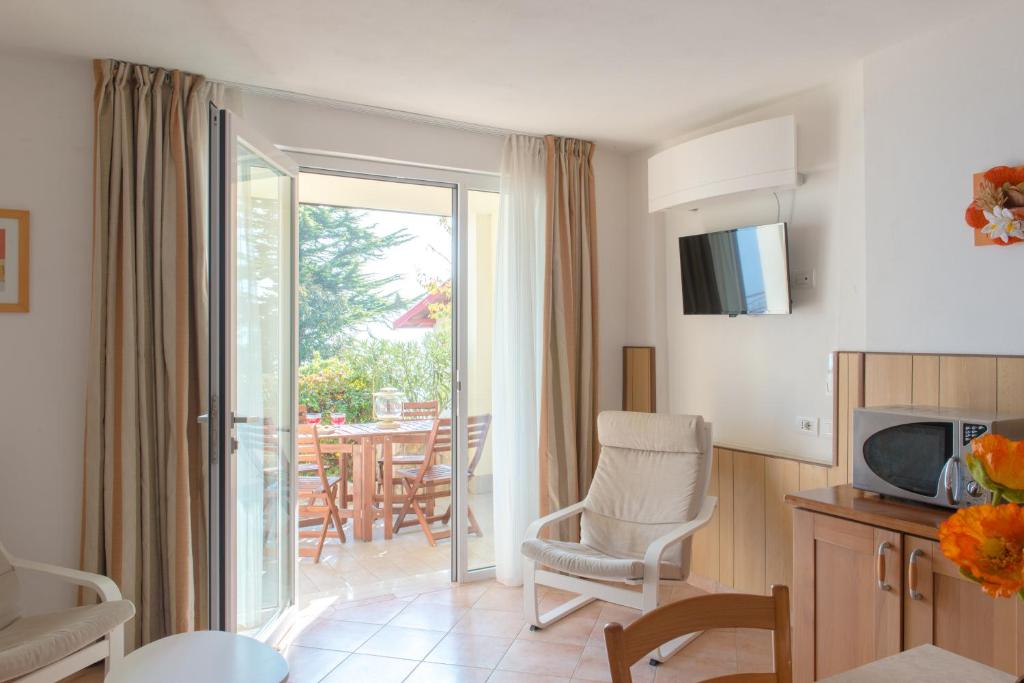 TV a/nebo společenská místnost v ubytování Village Hotel Lucia