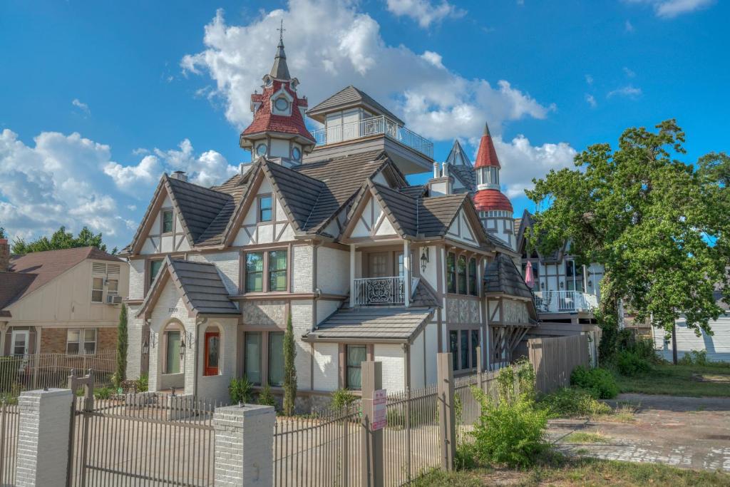 a large house with turrets at Houston Towers, Downtown Med Ctr, NRG, Adults only in Houston