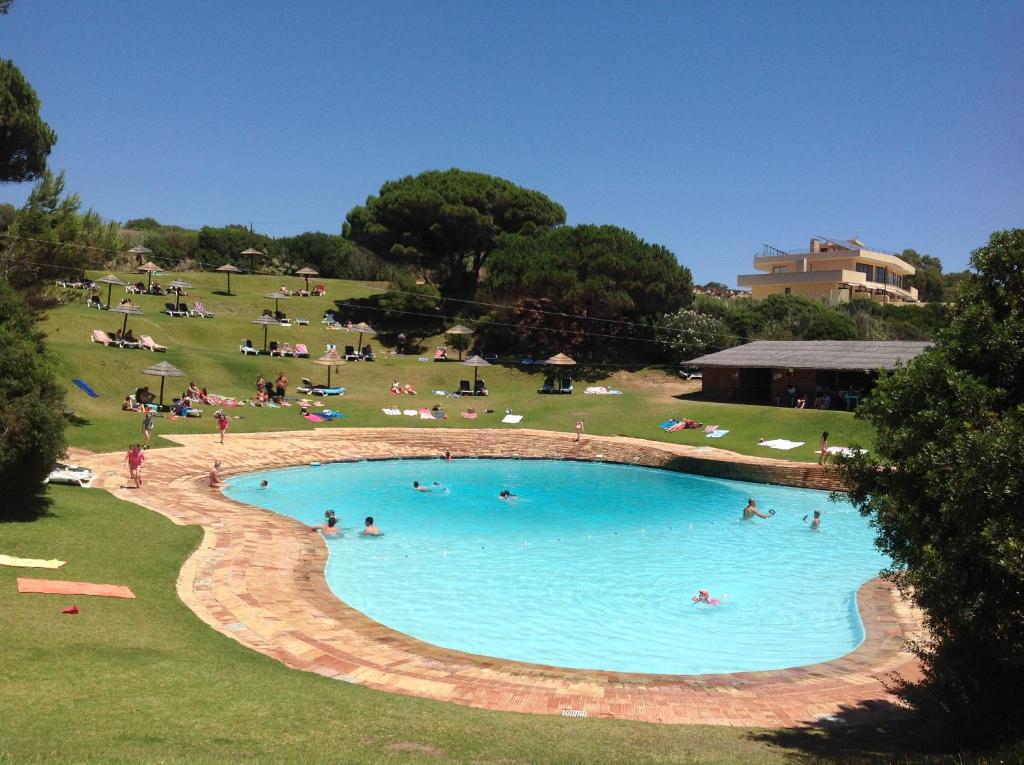 a group of people in a swimming pool in a park at Mel&Laranja in Alvor