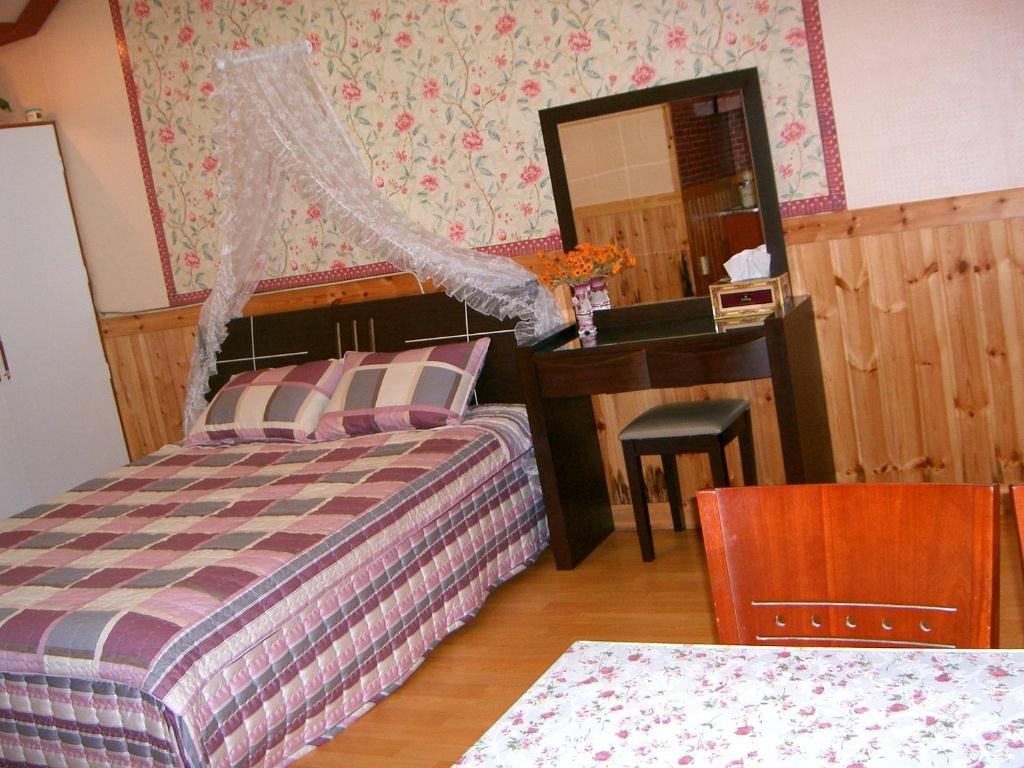 Postel nebo postele na pokoji v ubytování Nadeuri Pension