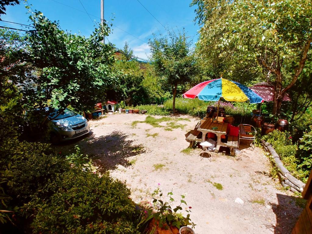 Zahrada ubytování Nadeuri Pension