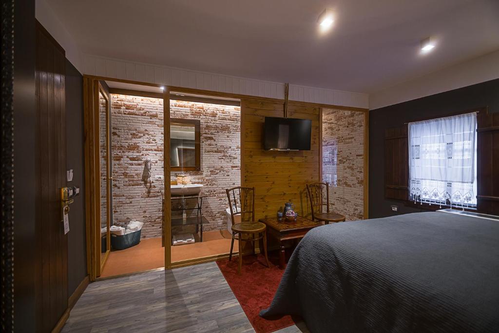 Uma cama ou camas num quarto em HANI I PAZARIT Boutique Hotel