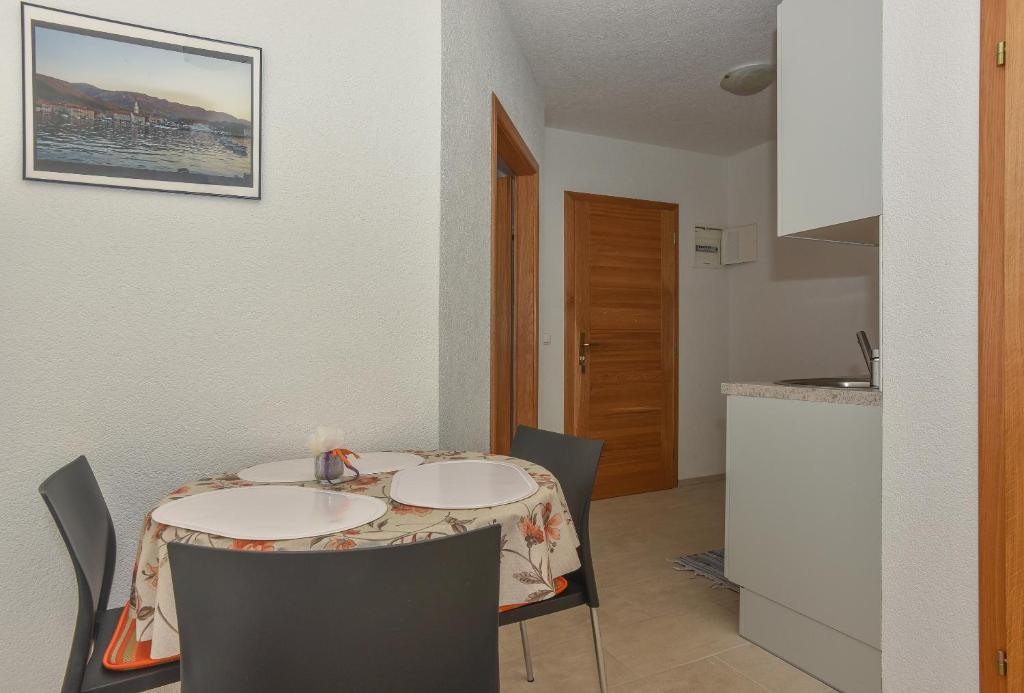 Beslic Apartments - Apartment With Mountain View