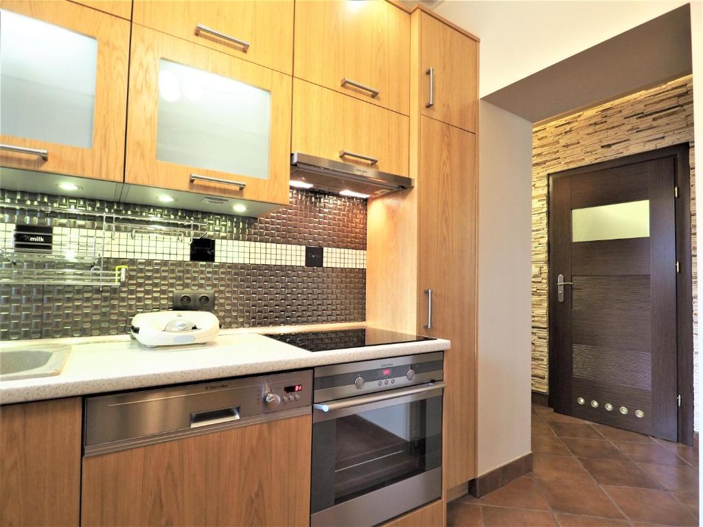 Kuchyňa alebo kuchynka v ubytovaní VIP Apartamenty Tetmajera Centrum 2