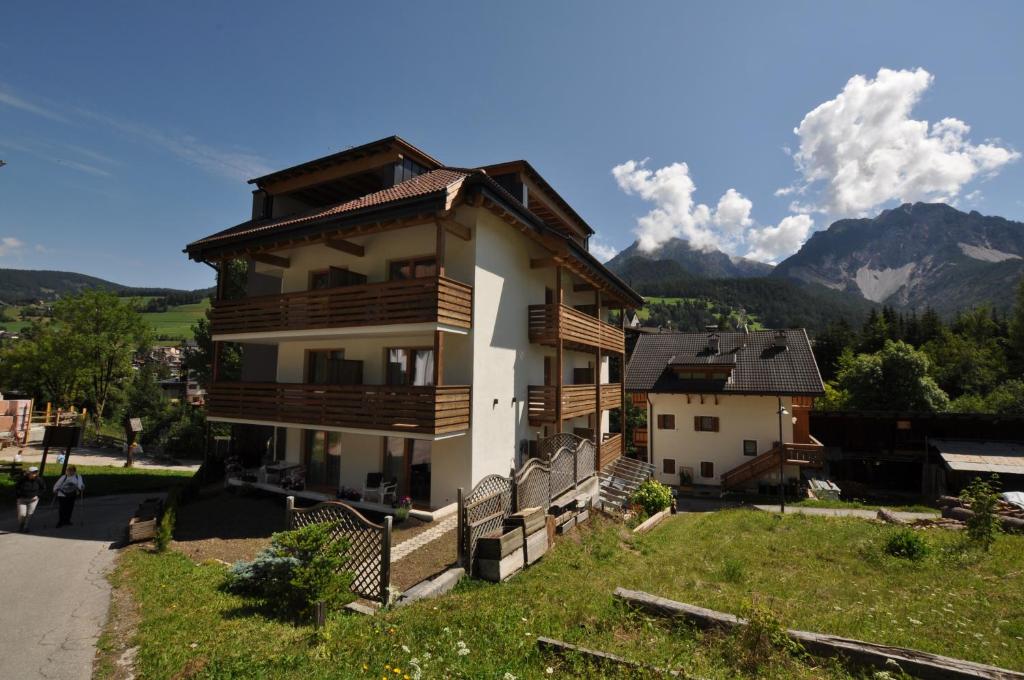 Nespecifikovaný výhled na hory nebo výhled na hory při pohledu z hotelu