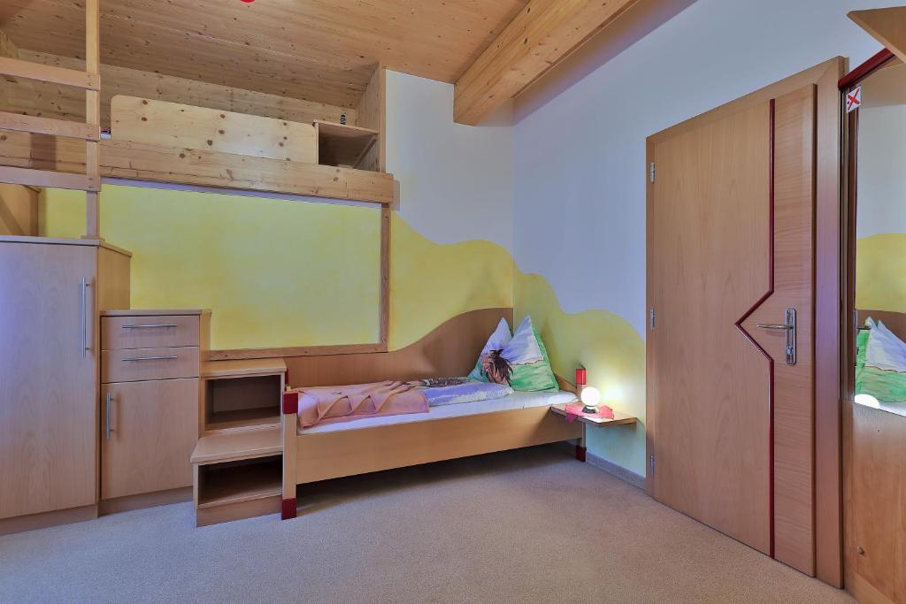 Postel nebo postele na pokoji v ubytování Hotel Garni Zerza