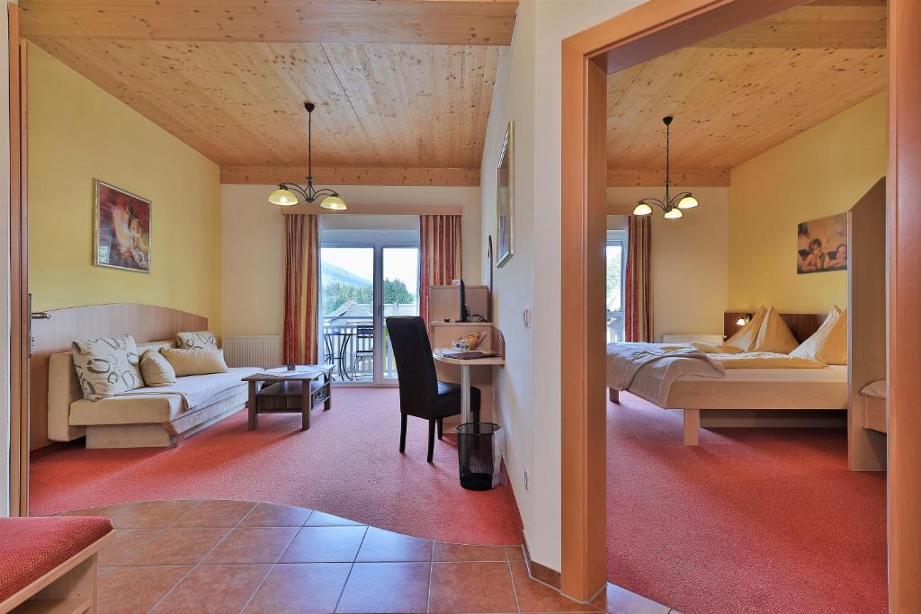 Postel nebo postele na pokoji v ubytování Hotel Garni Zerza