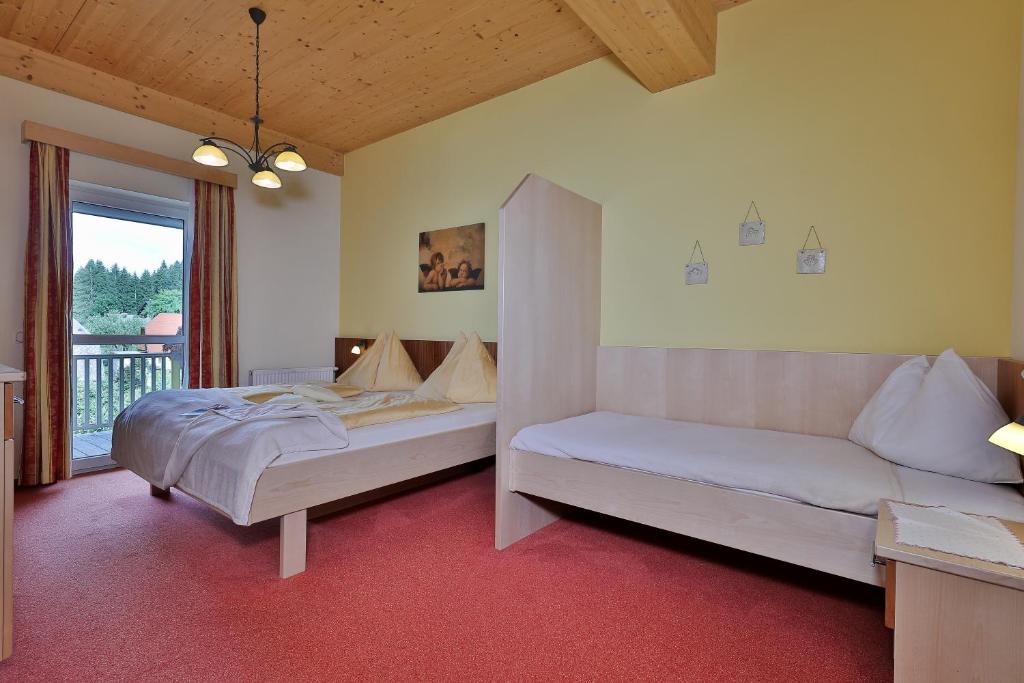 Postel nebo postele na pokoji v ubytování Hotel Garni Zerza
