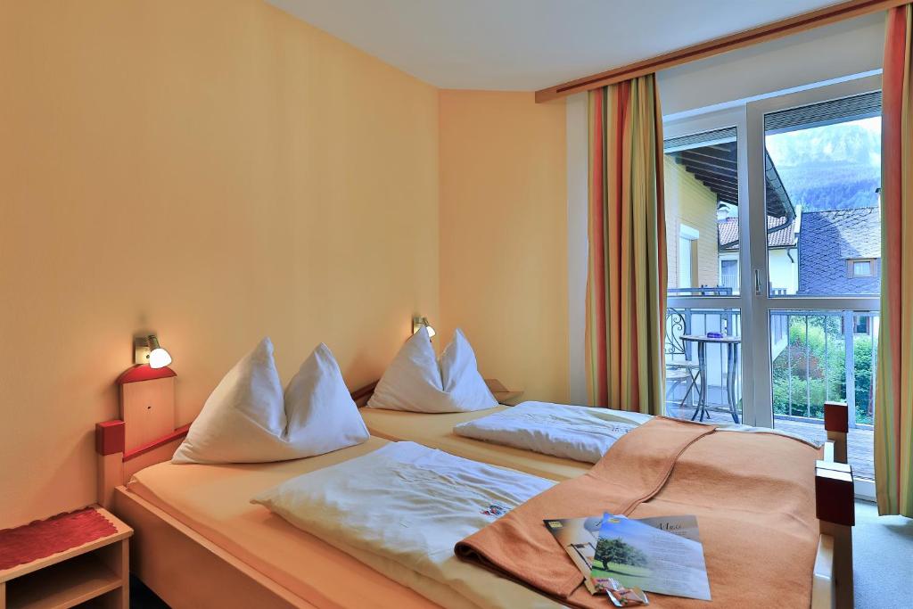 Postel nebo postele na pokoji v ubytování Hotel Garni Zerza