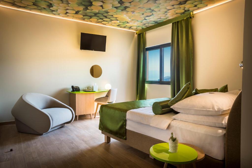 a hotel room with a bed and a window at Hotel Vinotel Gospoja in Vrbnik