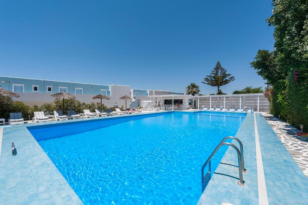 Bazén v ubytování Narges Hotel nebo v jeho okolí