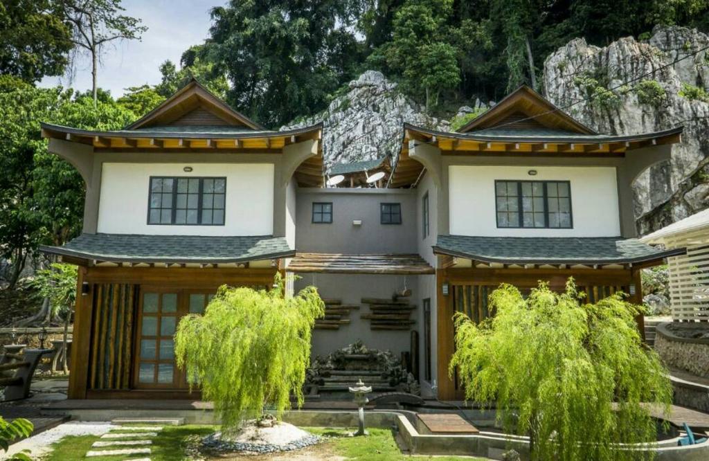 a japanese house with a garden in front of it at Rocky Farm in Ipoh