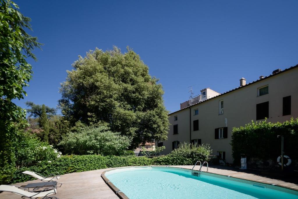 Bazén v ubytovaní Dimora Palazzo La Fenice alebo v jeho blízkosti