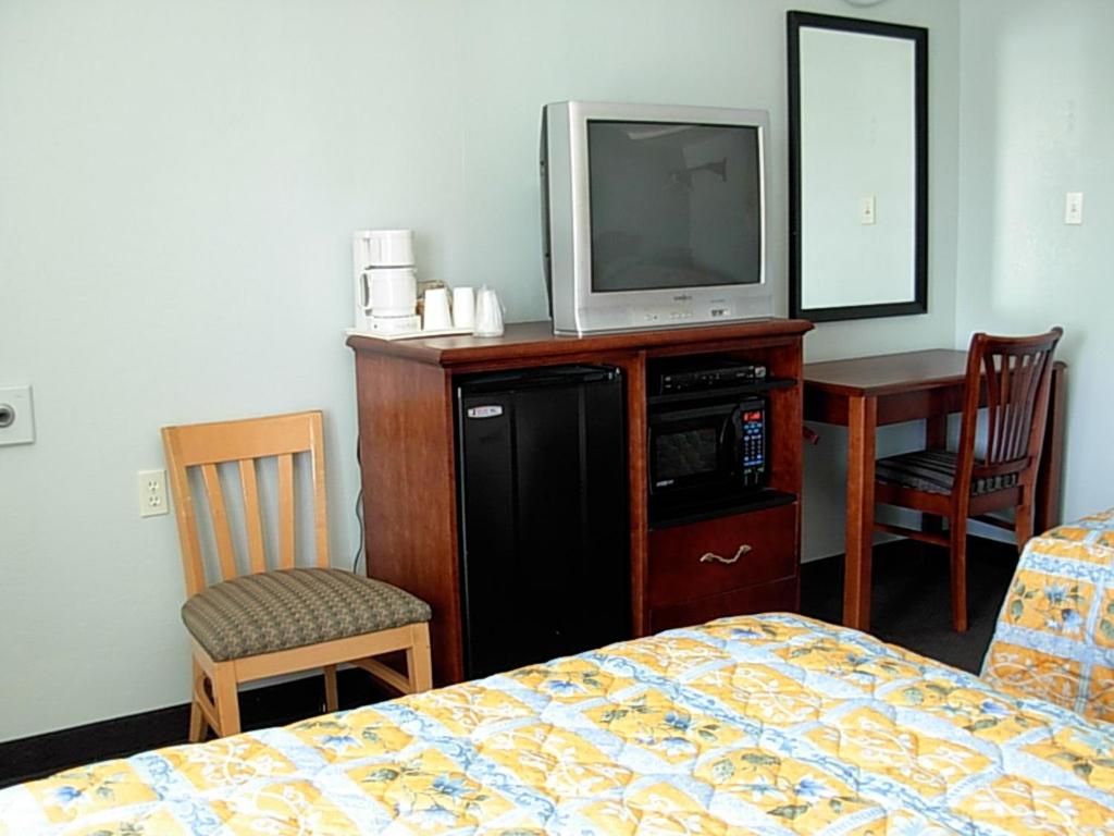 Economy Inn photo