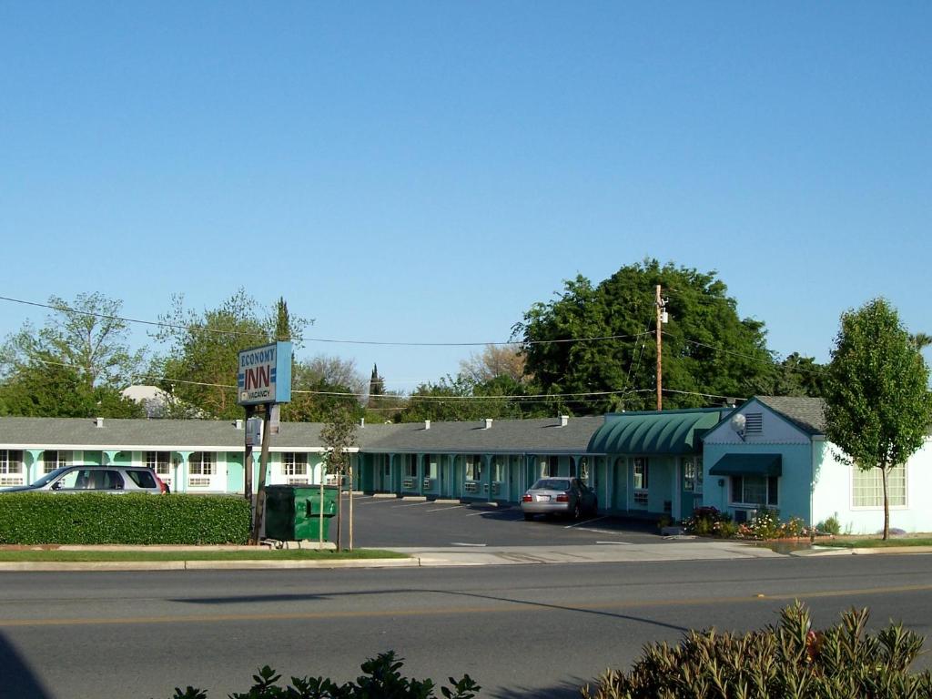Economy Inn photo