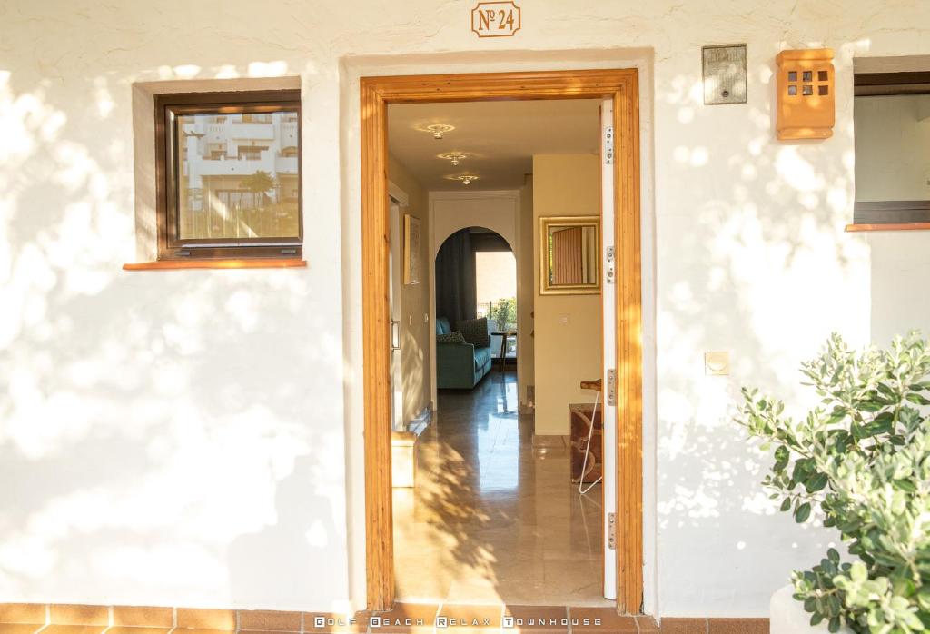 Fotografia z galérie ubytovania Golf Beach and Relax Townhouse v destinácii Alcaidesa