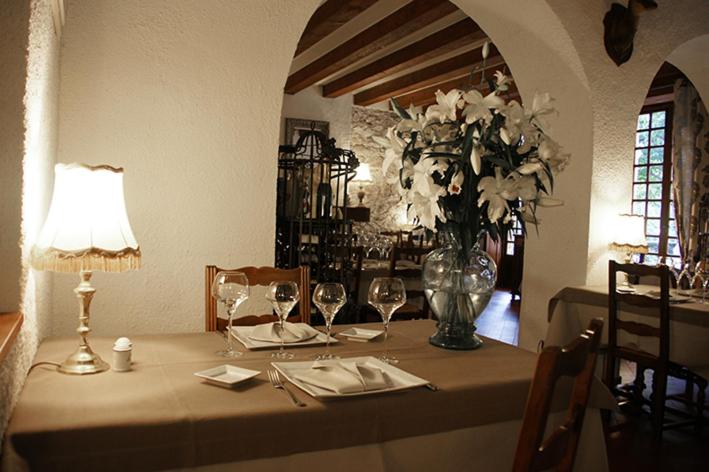 Nápoje v ubytování Logis Hostellerie Du Grand Duc hôtel restaurant