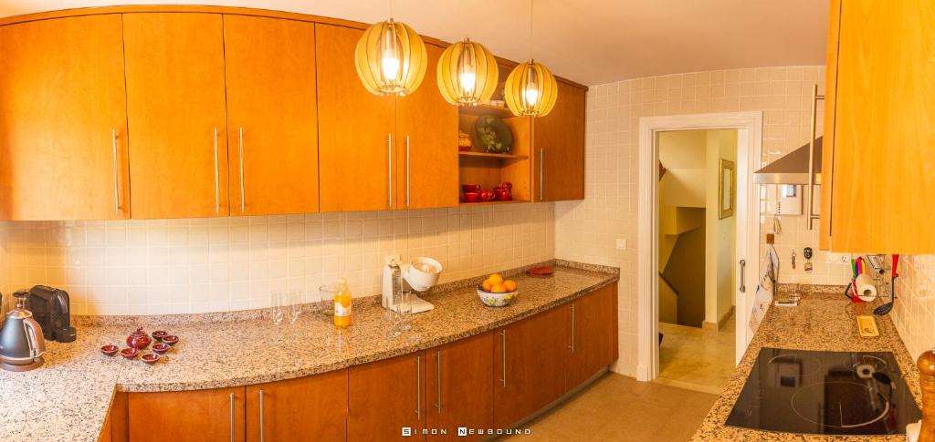 Fotografia z galérie ubytovania Golf Beach and Relax Townhouse v destinácii Alcaidesa