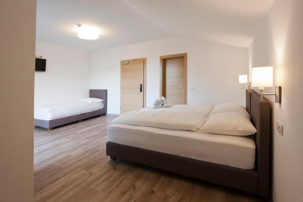 Postel nebo postele na pokoji v ubytování B&B Hotel Sonneck