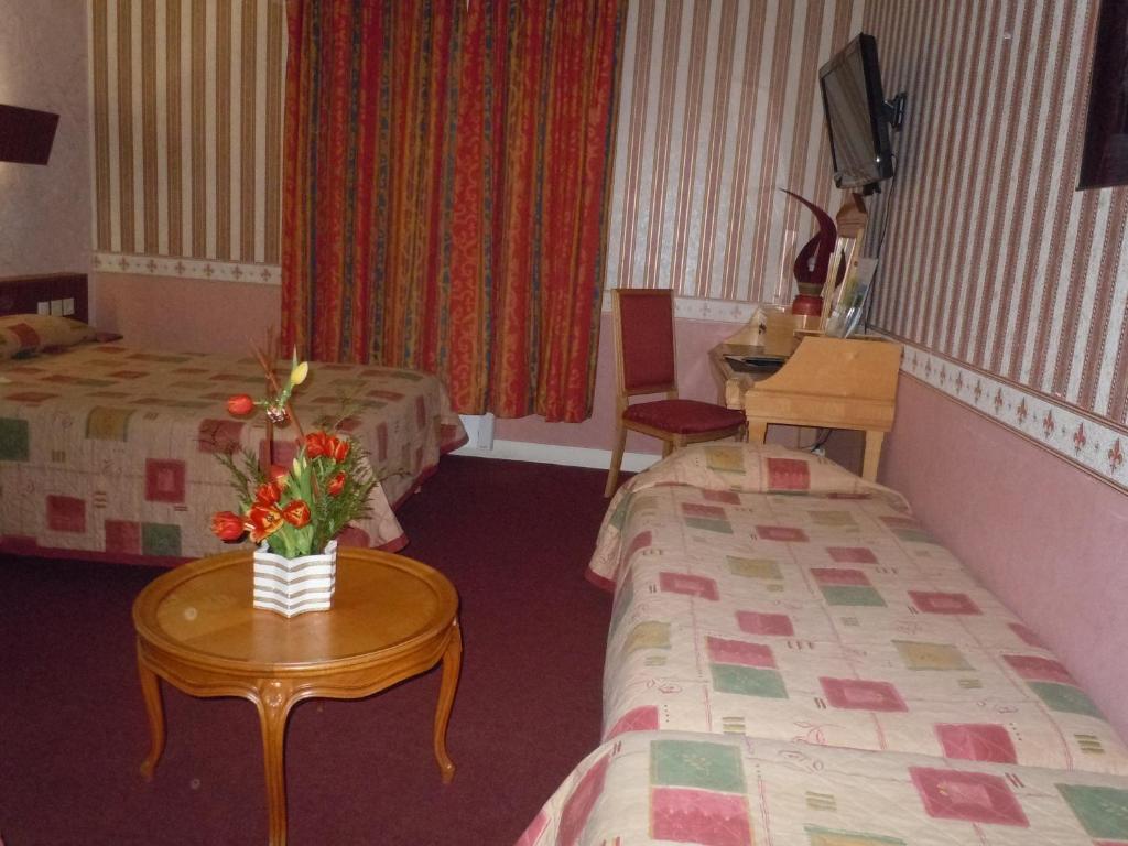 La Croix Blanche - Quadruple Room (1 Double Bed 2 Single Beds)
