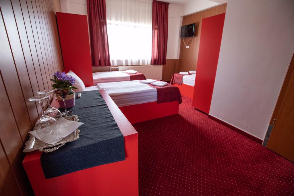 Népliget Hotel - Resim 13