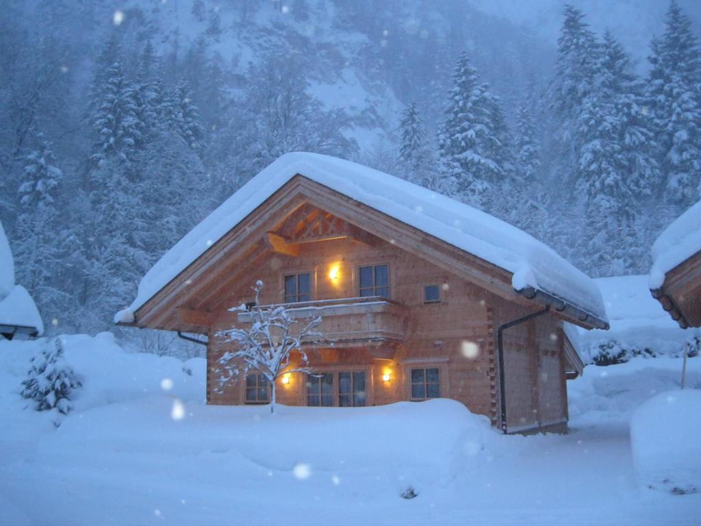 Achenseer Hüttendörfl during the winter