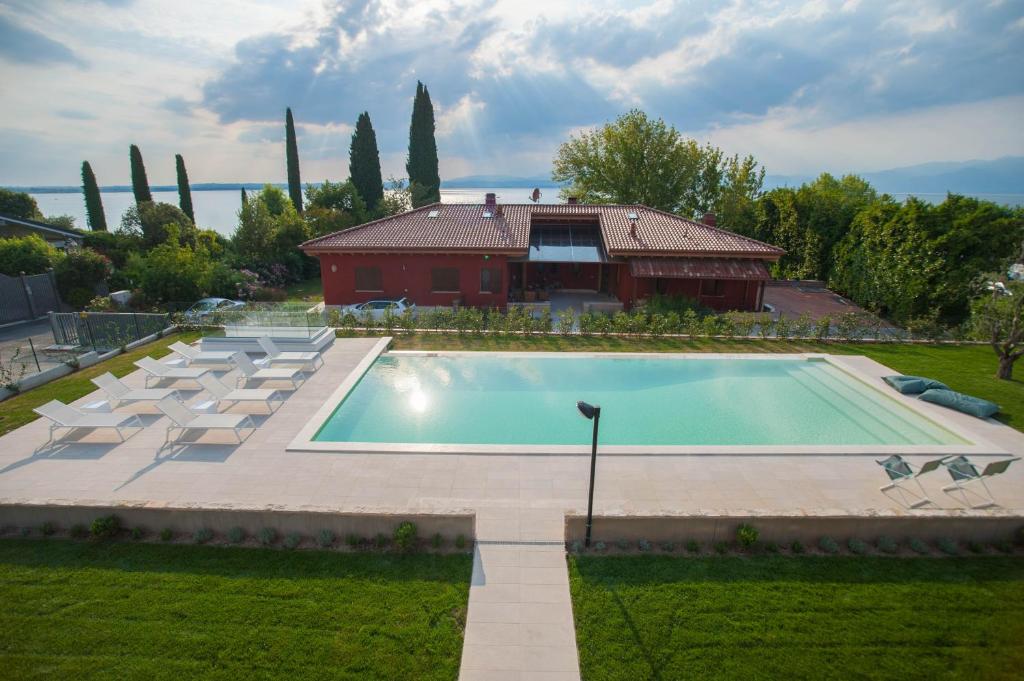 Bazén v ubytovaní Italianflat - Maison du Lac alebo v jeho blízkosti