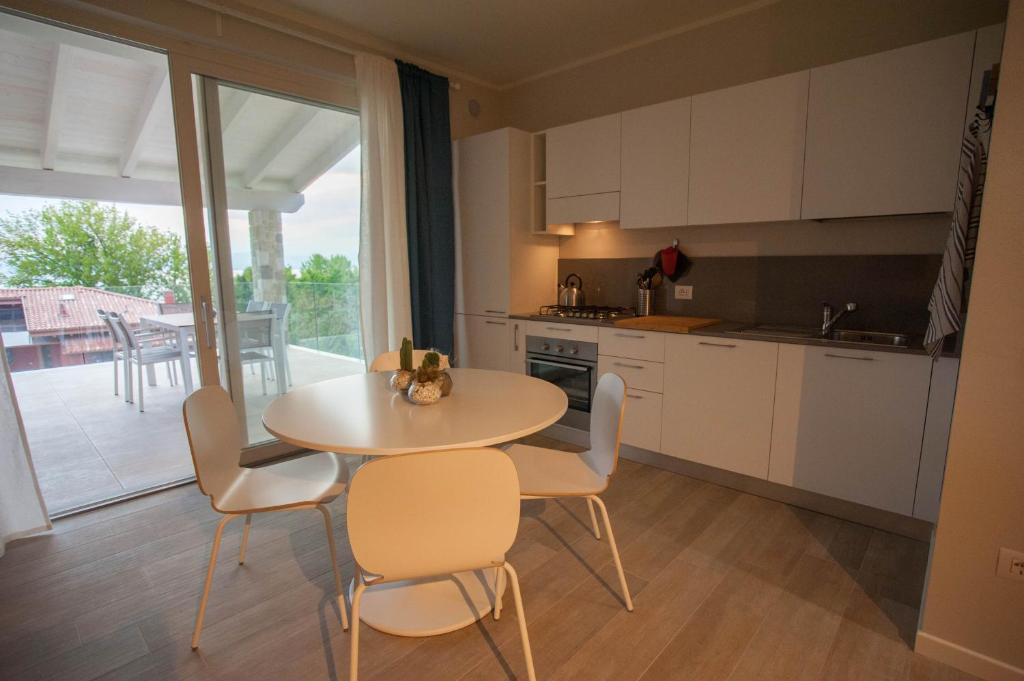 Kuchyňa alebo kuchynka v ubytovaní Italianflat - Maison du Lac
