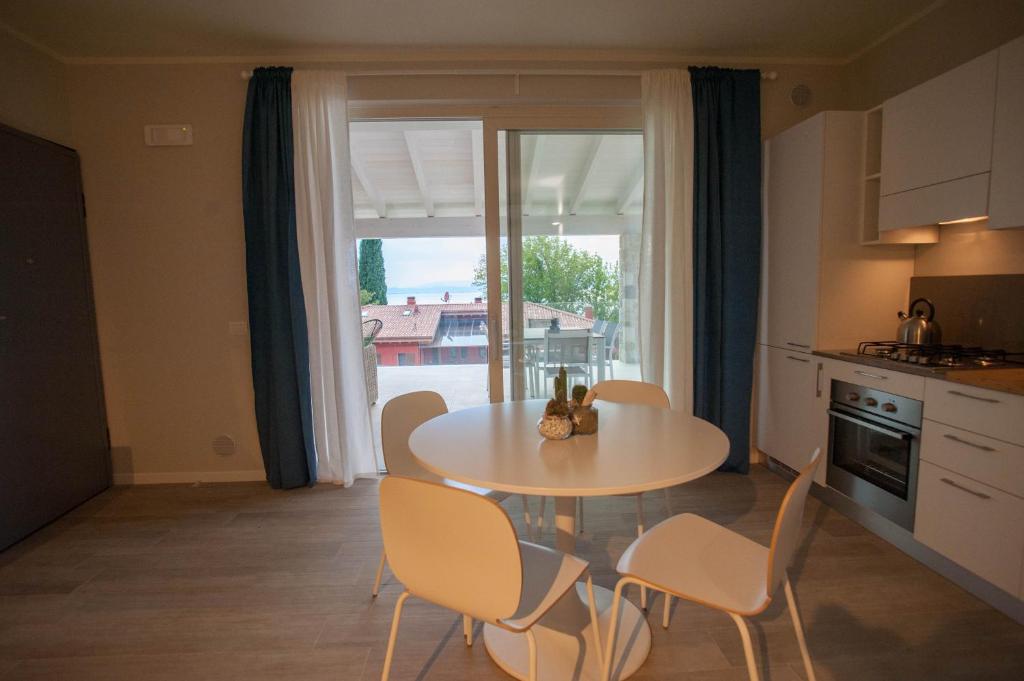 Kuchyňa alebo kuchynka v ubytovaní Italianflat - Maison du Lac