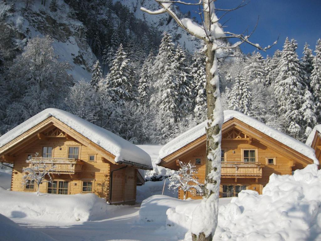Achenseer Hüttendörfl during the winter