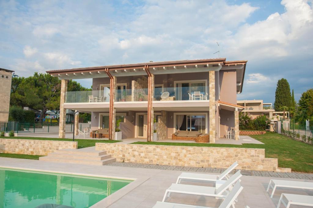 Bazén v ubytovaní Italianflat - Maison du Lac alebo v jeho blízkosti