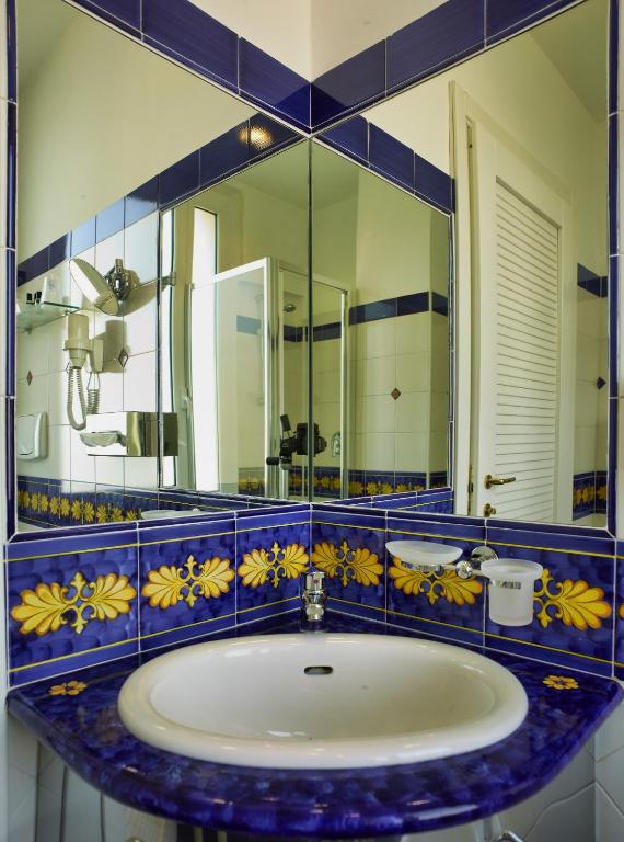Best Western Hotel Acqua Novella - Classic King Room With Sea View
