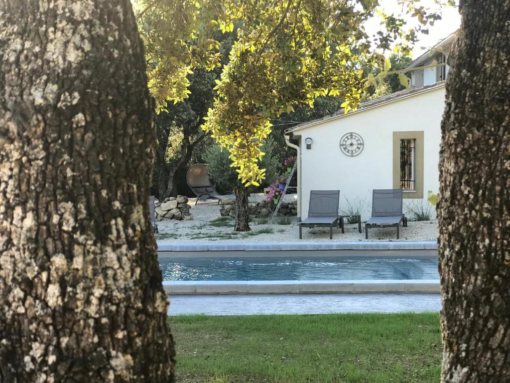Bazén v ubytování Mas la Chêneraie Lourmarin - Au calme, à 10 mn du centre ville à pied nebo v jeho okolí