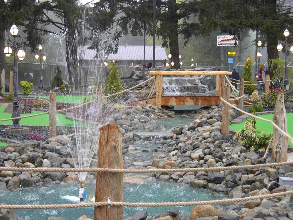 Zahrada ubytování Riverside Resort & RV Park